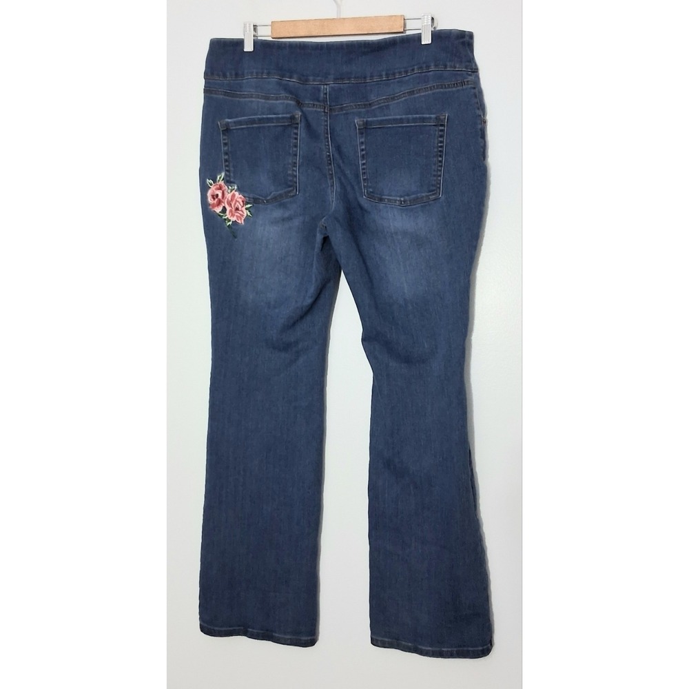 The Pioneer Woman Jeans Size XL Pull On Embroidered Bootcut Blue High Rise Preow